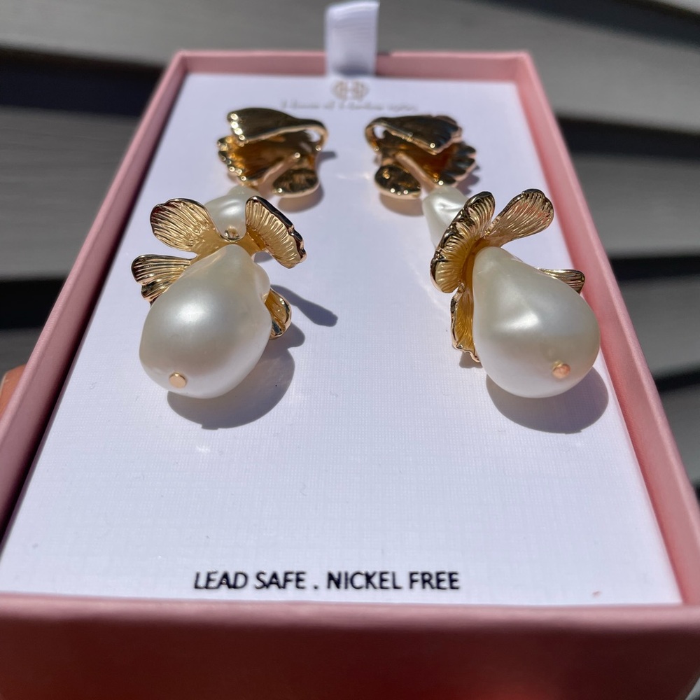 NEW House Of Harlow 1960 Gold Tone Leaf And Faux Pearl Dangle Drop Earrings - Picture 11 of 12